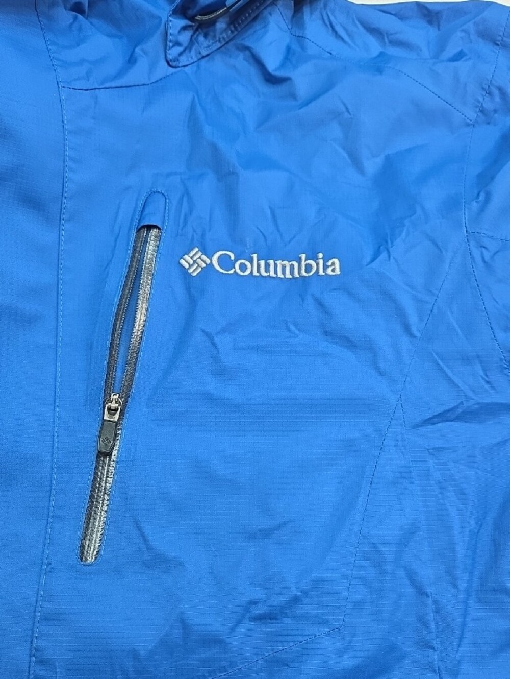 Columbia Woman's Blue Hooded Rain Jacket - Picture 5 of 9
